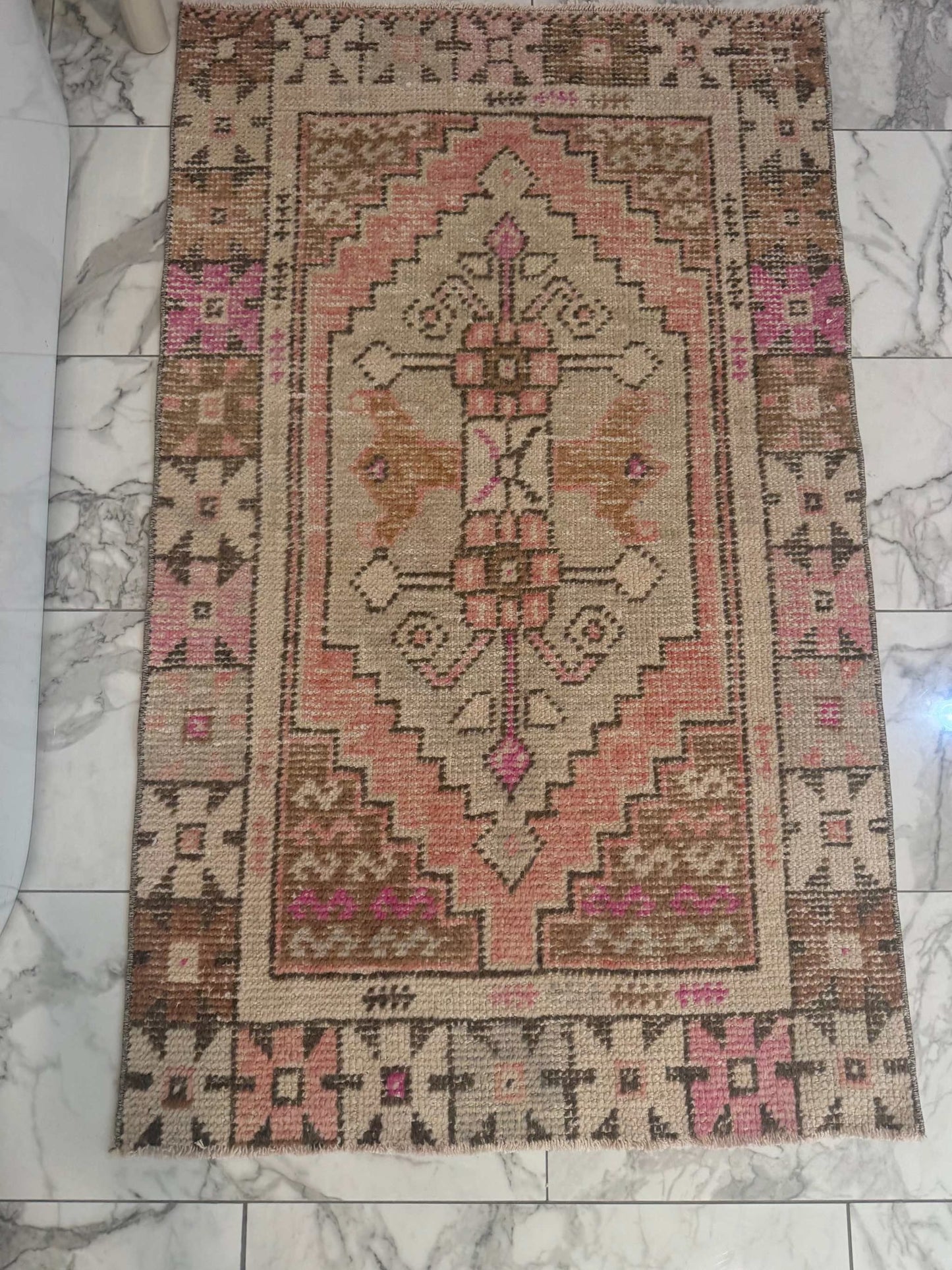 2’7” x 4’3” Vintage Rug
