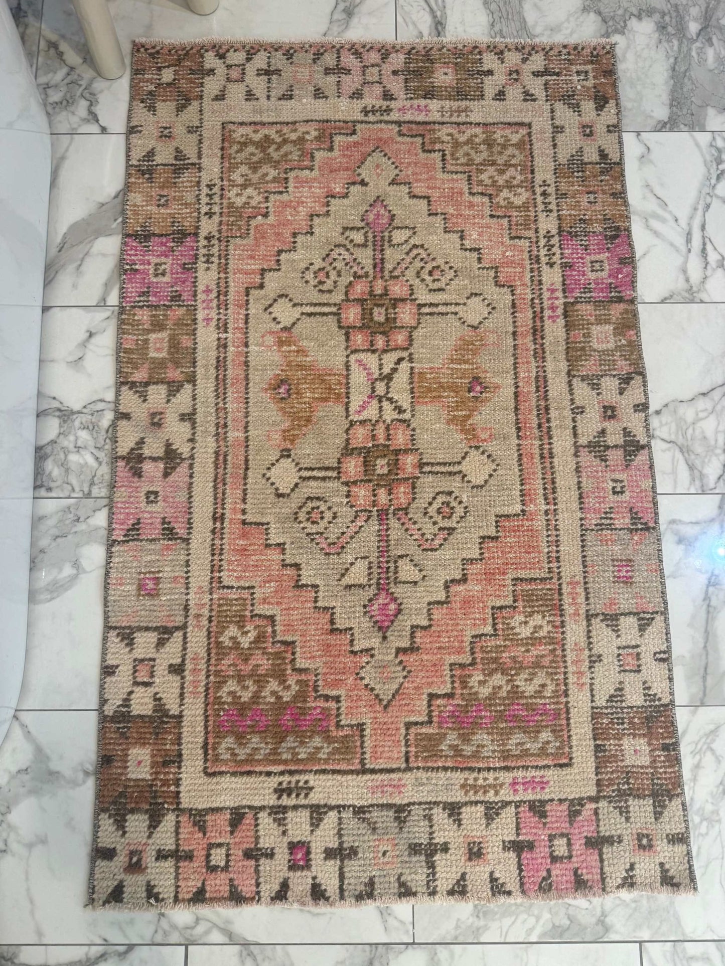 2’7” x 4’3” Vintage Rug
