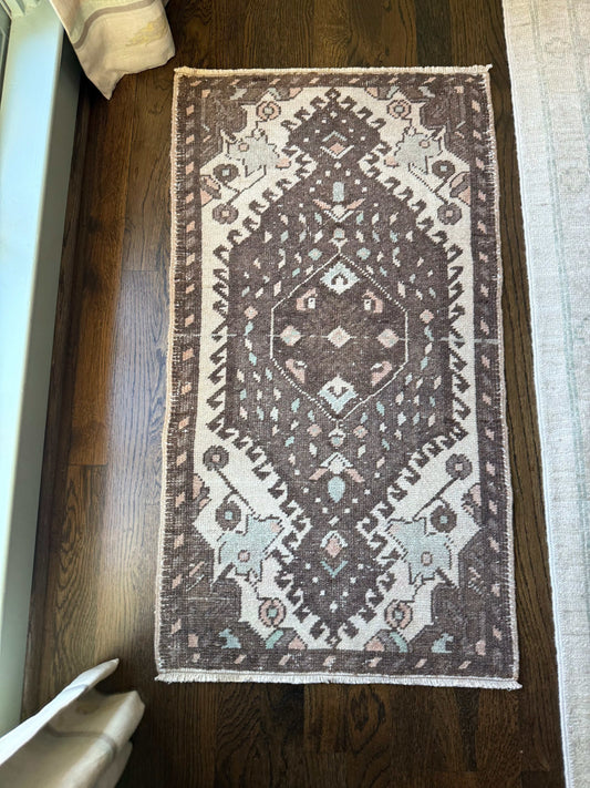 1’7” x 3’1” Mini