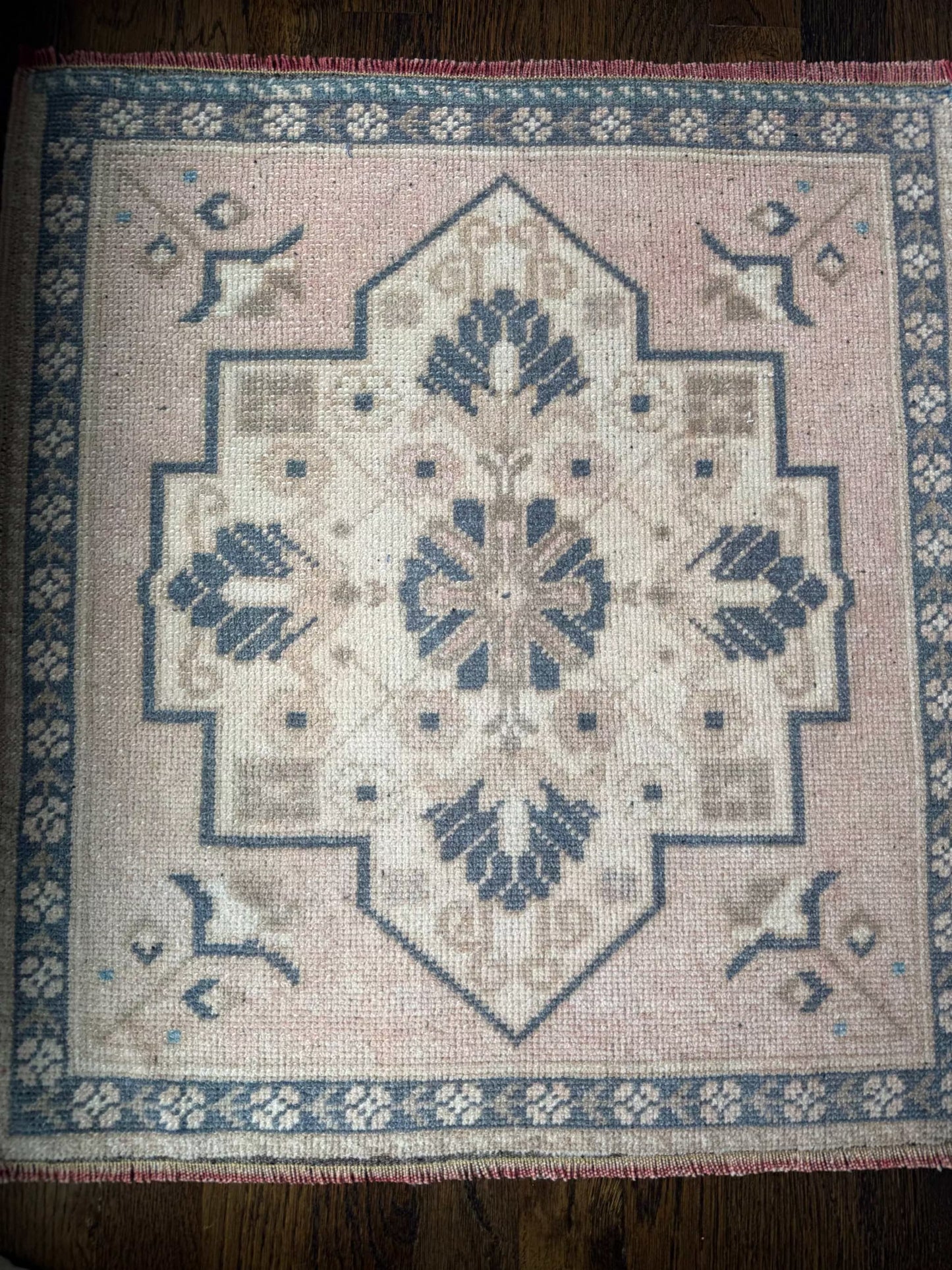 2’ x 2’2” Square Mini