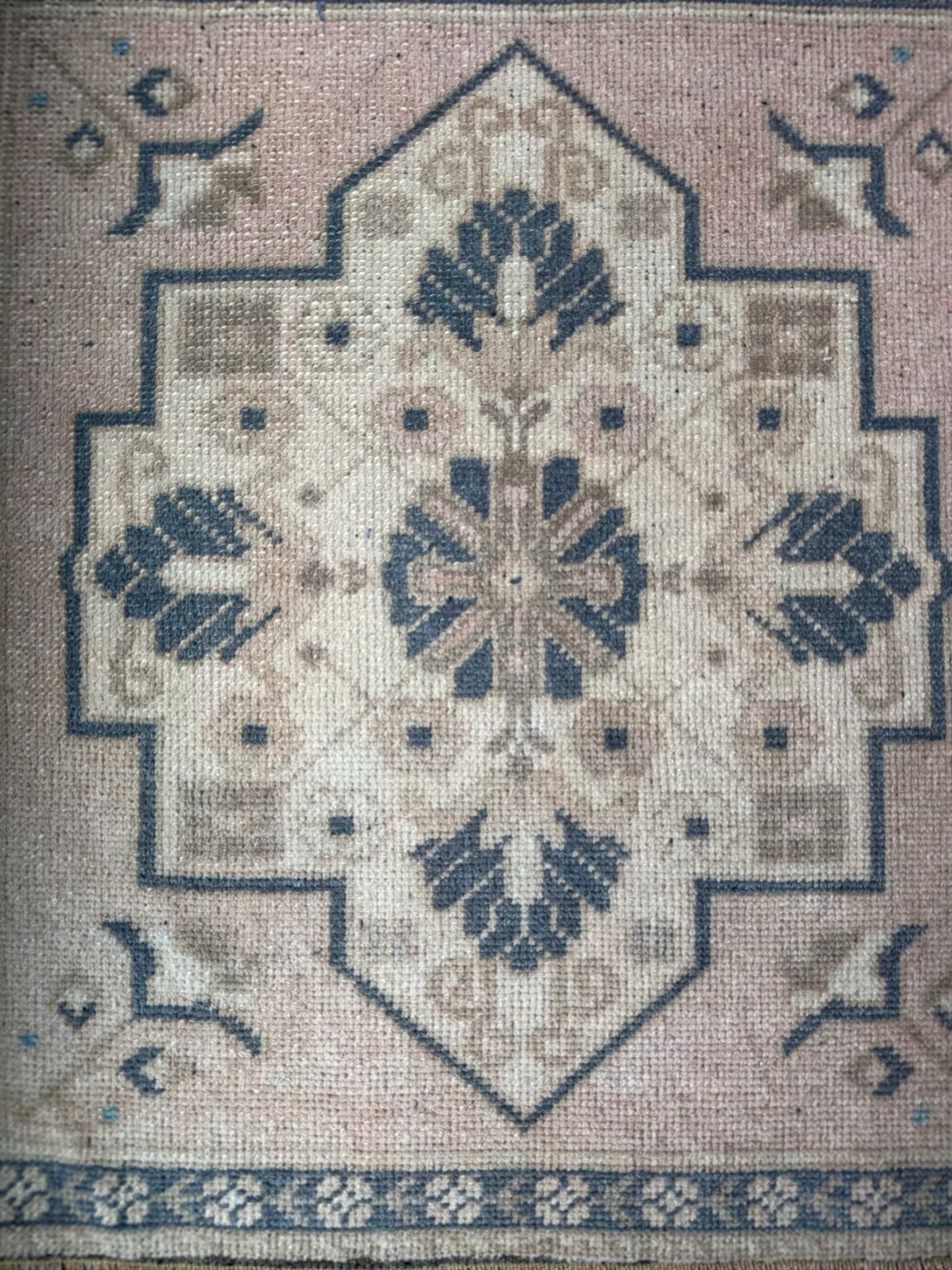 2’ x 2’2” Square Mini