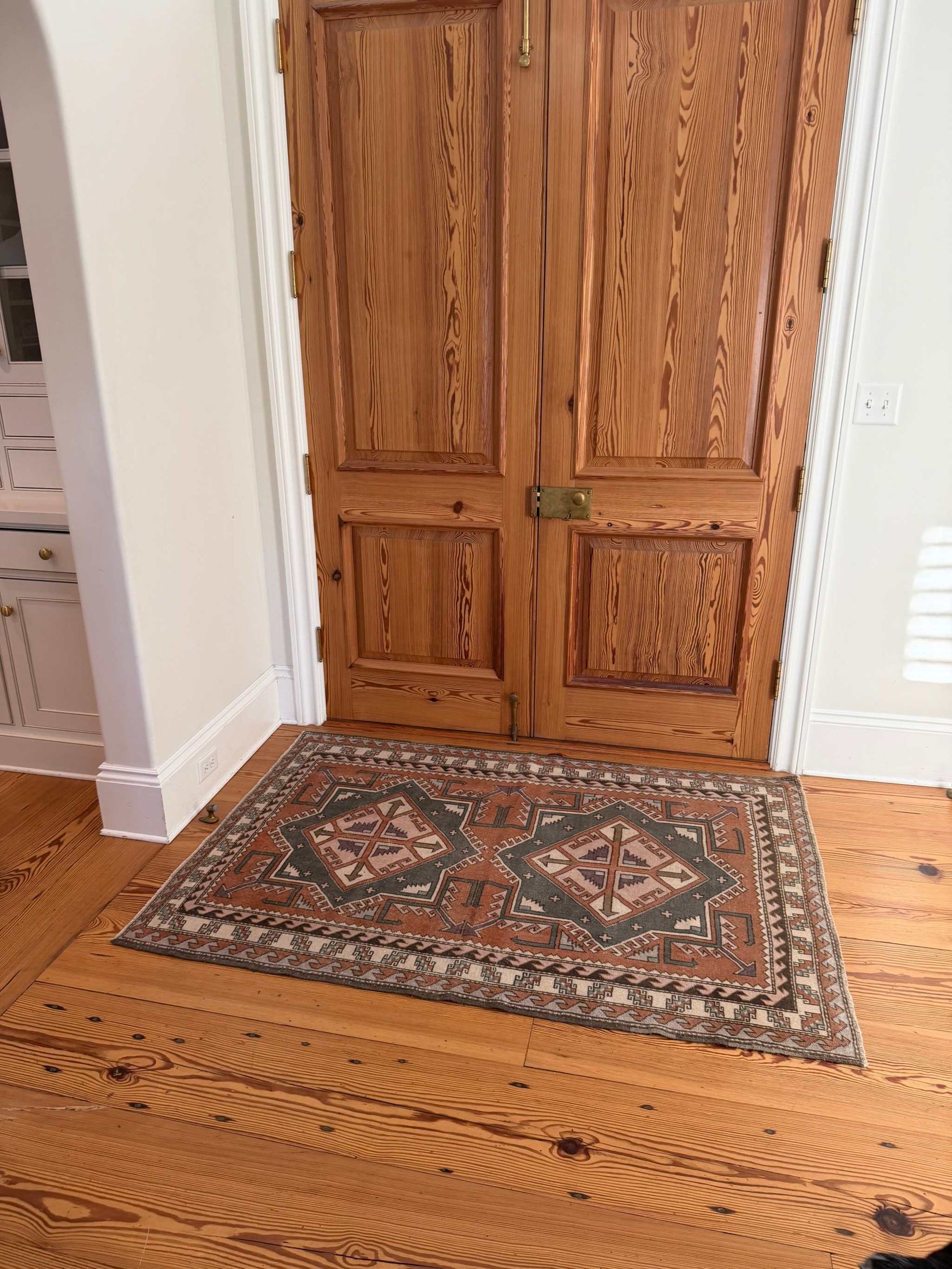 4' x 5'10" area rug with rust and gray double medallion design