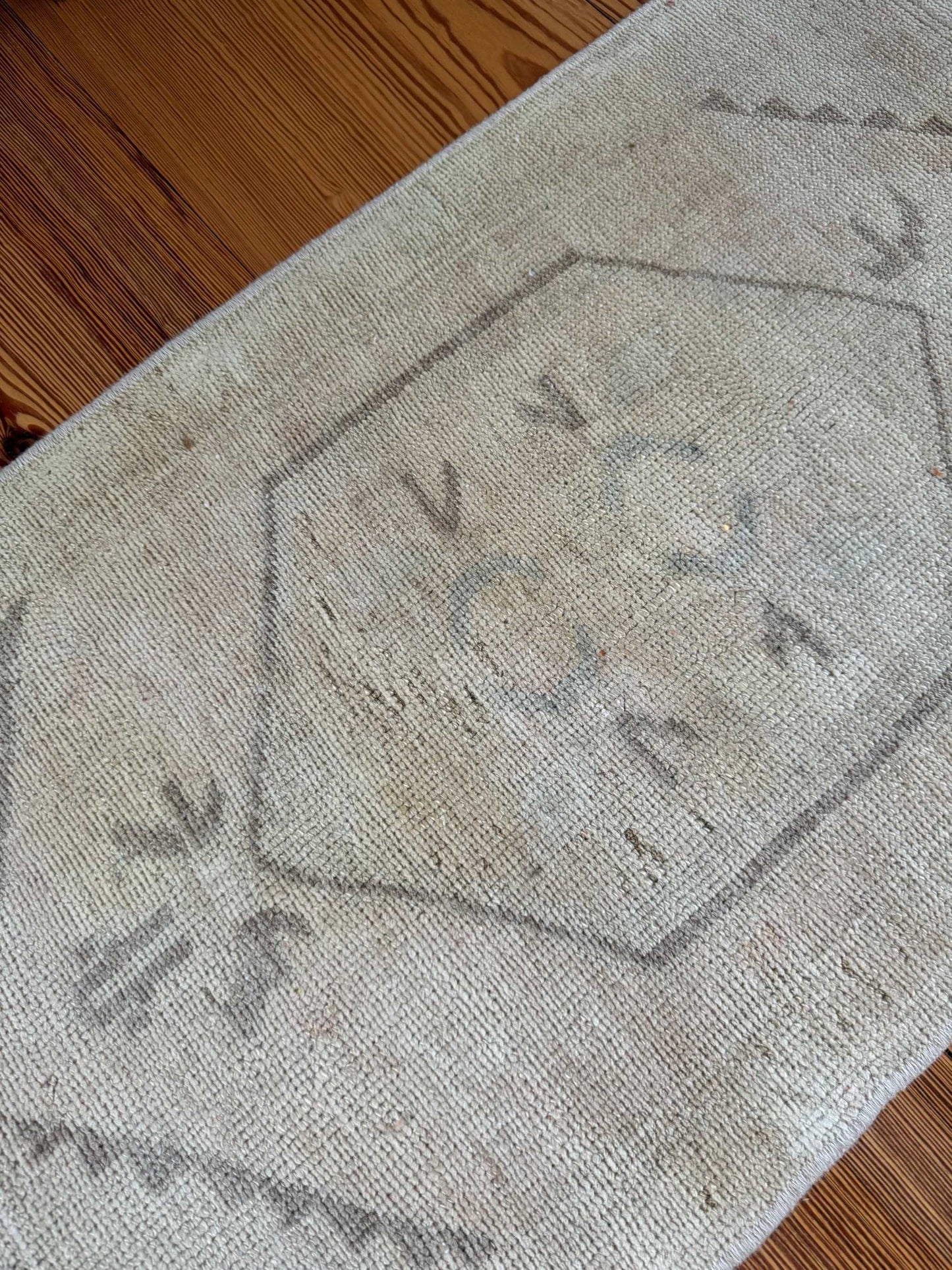1'8" x 3'0" Small Rug