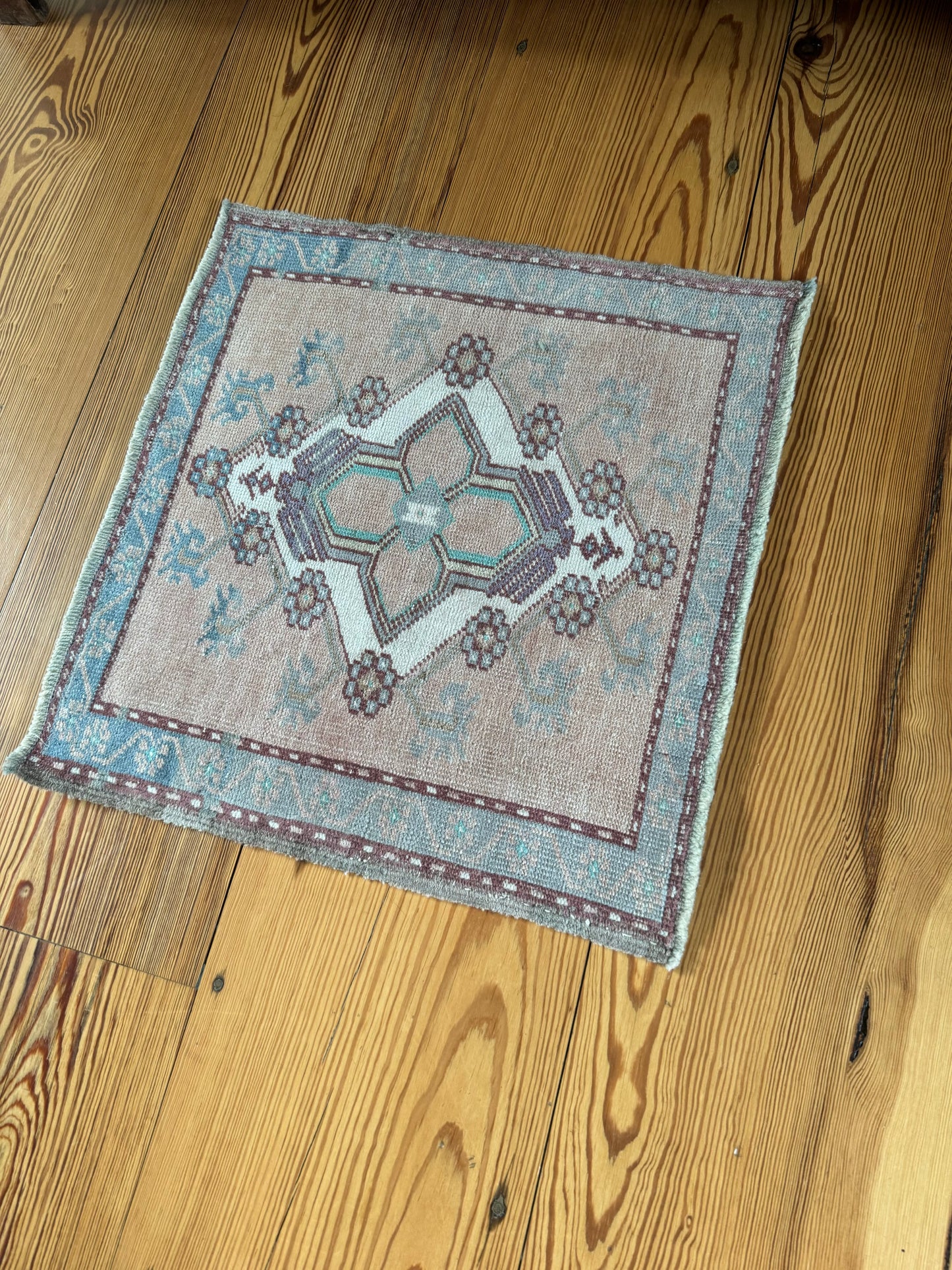 1'10" x 1'11" Square Rug