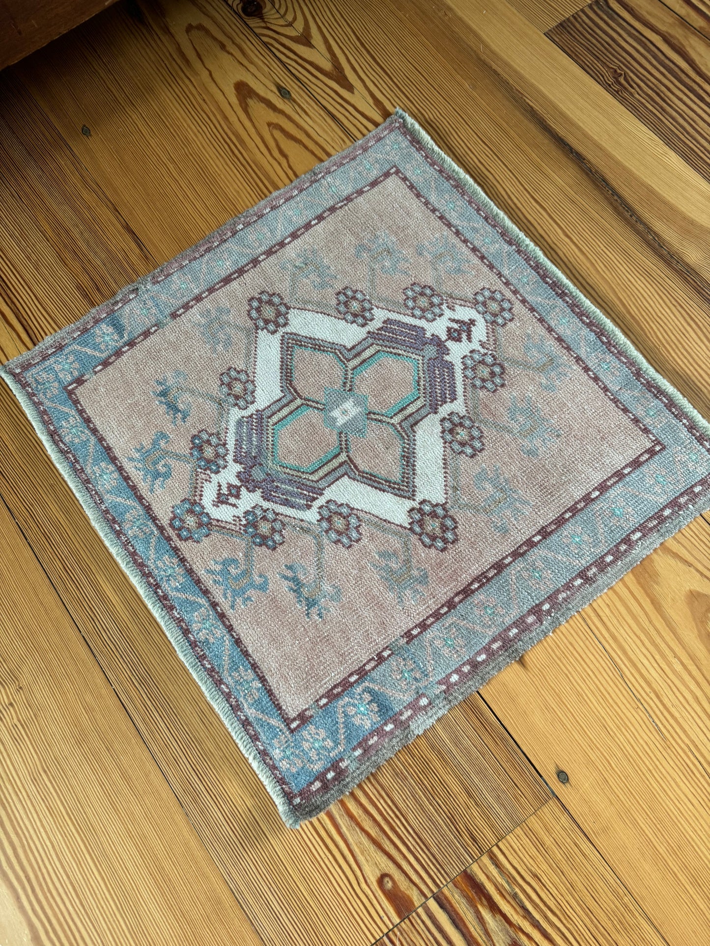 1'10" x 1'11" Square Rug