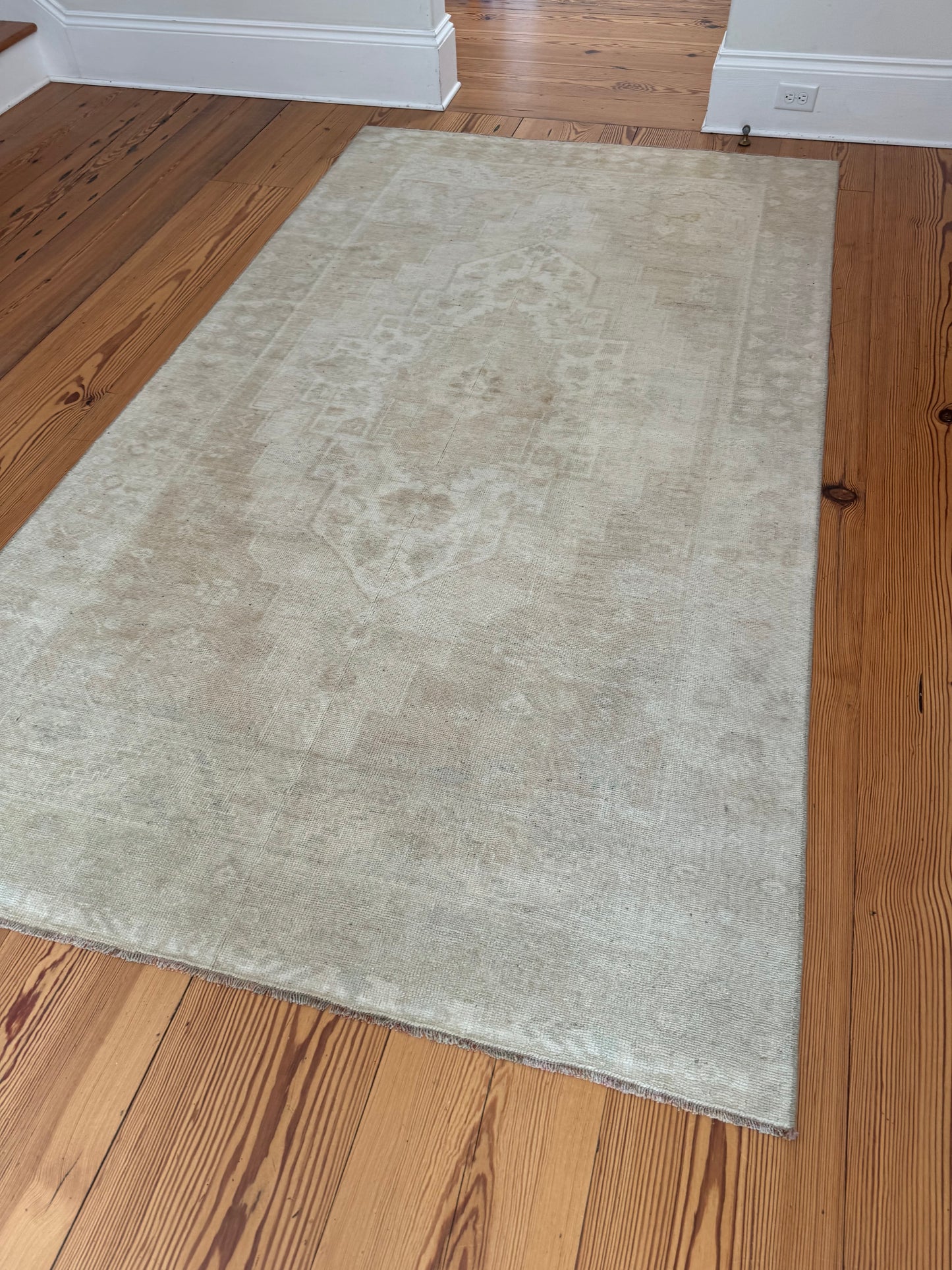 5'1" x 9'2" Large Area Rug