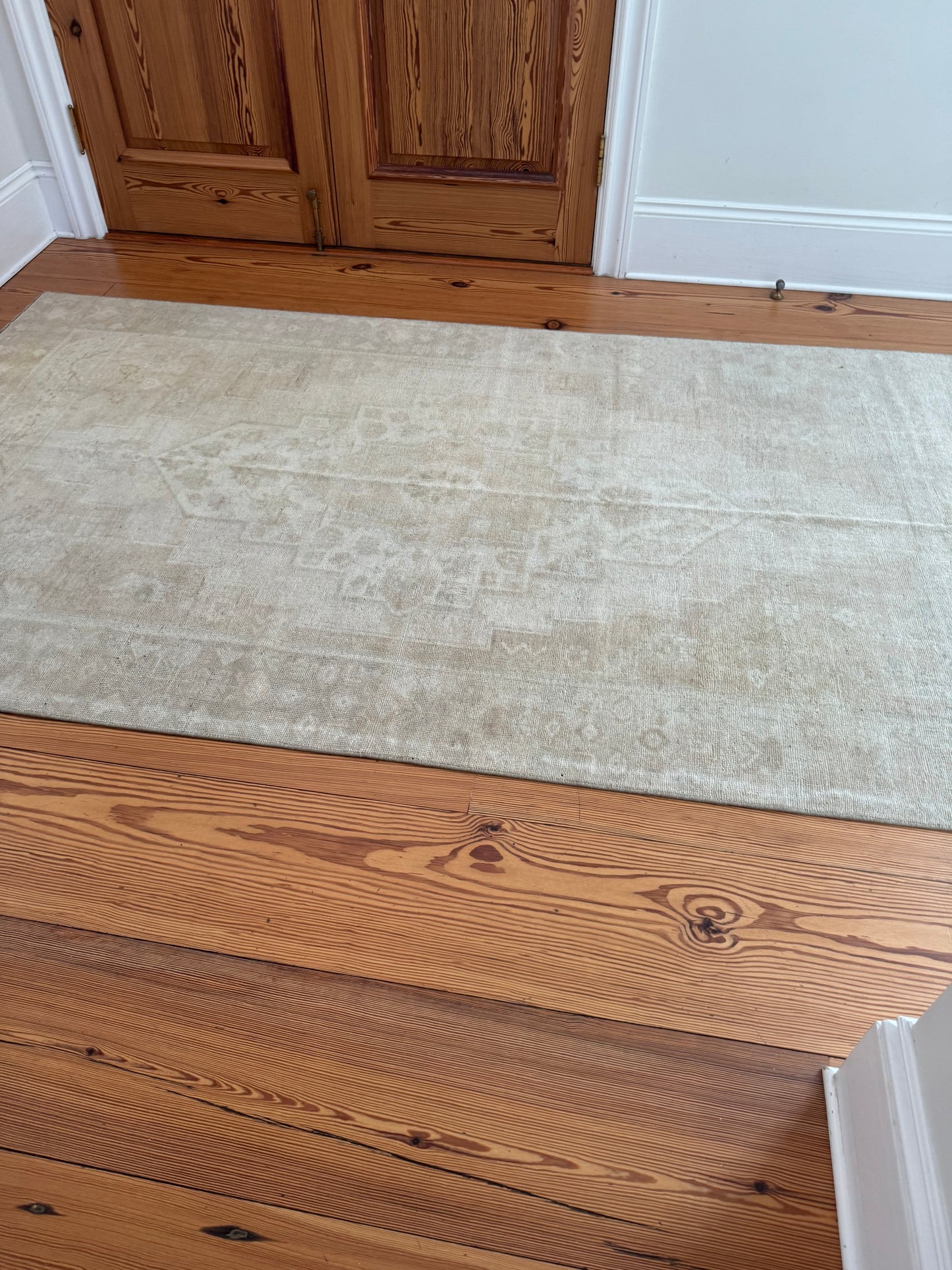 5'1" x 9'2" Large Area Rug