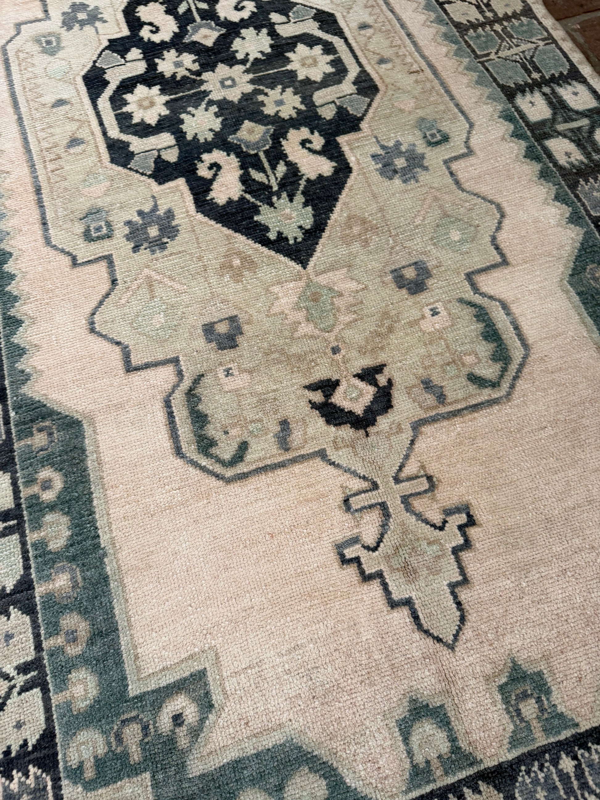 3'4" x 6'5" hand knotted area rug with blues, greens, taupe, classic medallion, and unique hot pink spot
