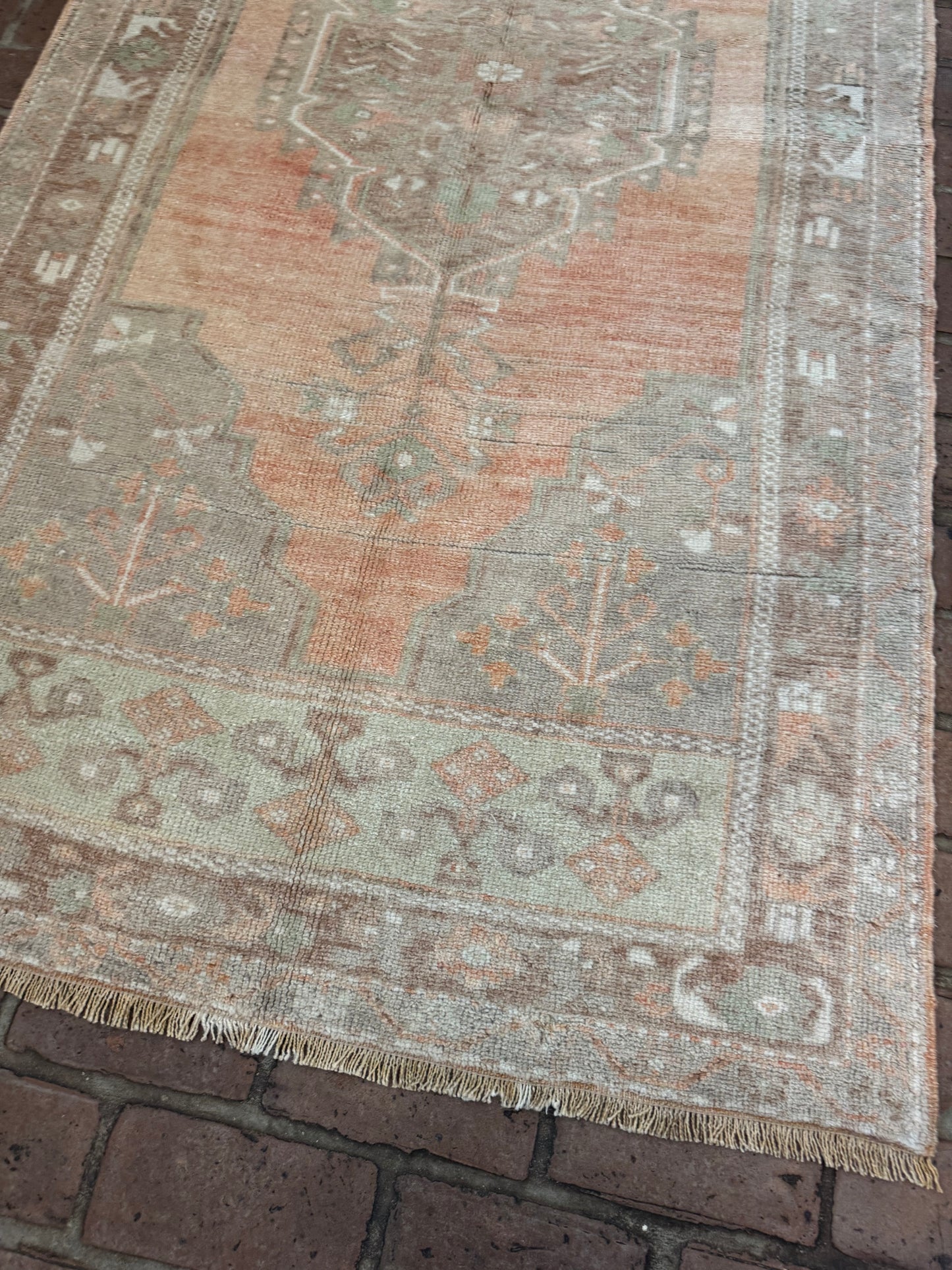 3'5" x 6'6" Area Rug