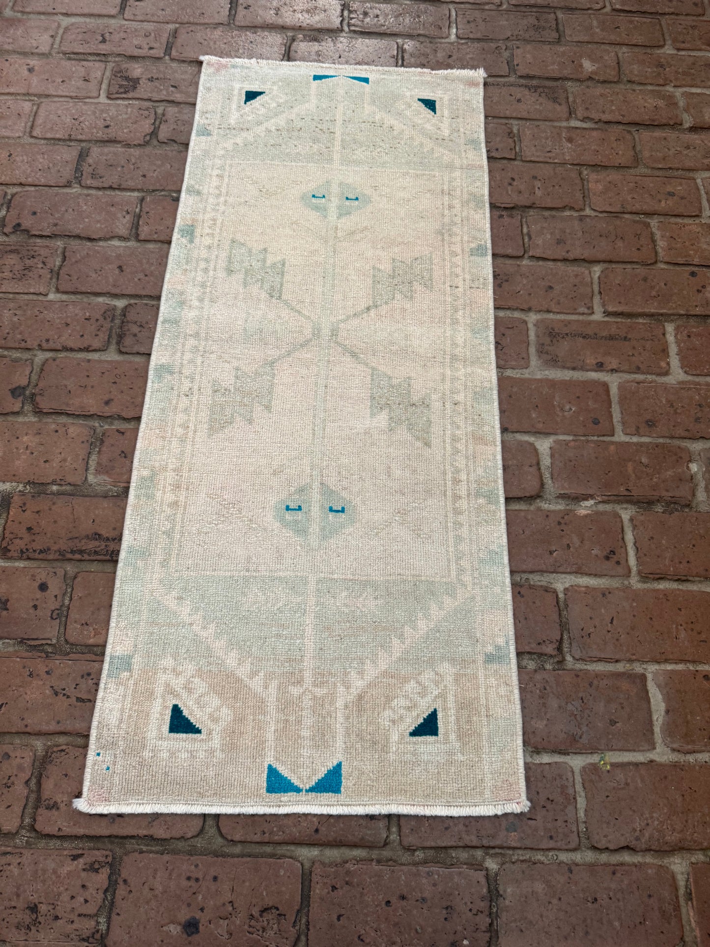 1'8" x 3'11" Turkish Rug