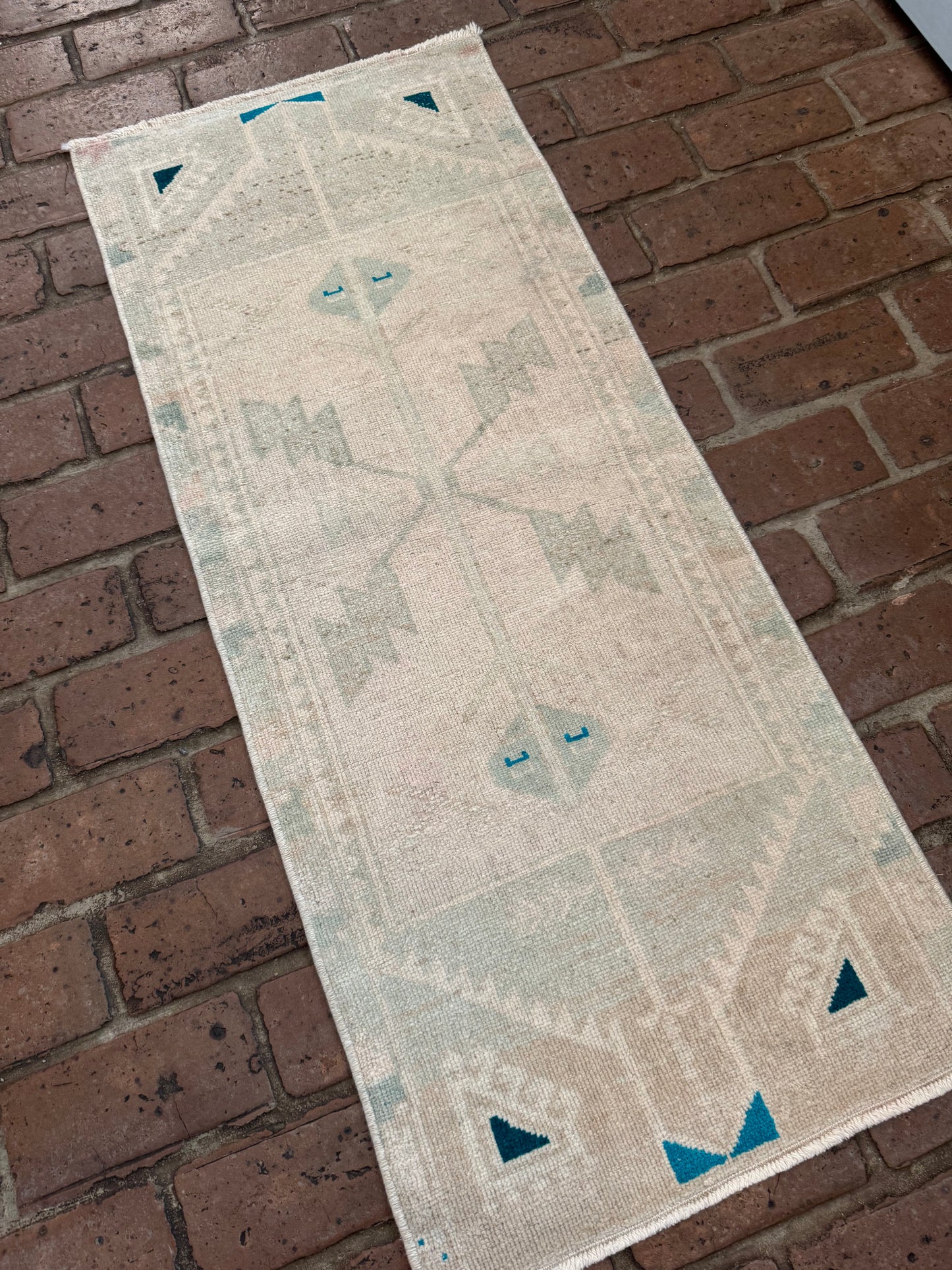 1'8" x 3'11" Turkish Rug