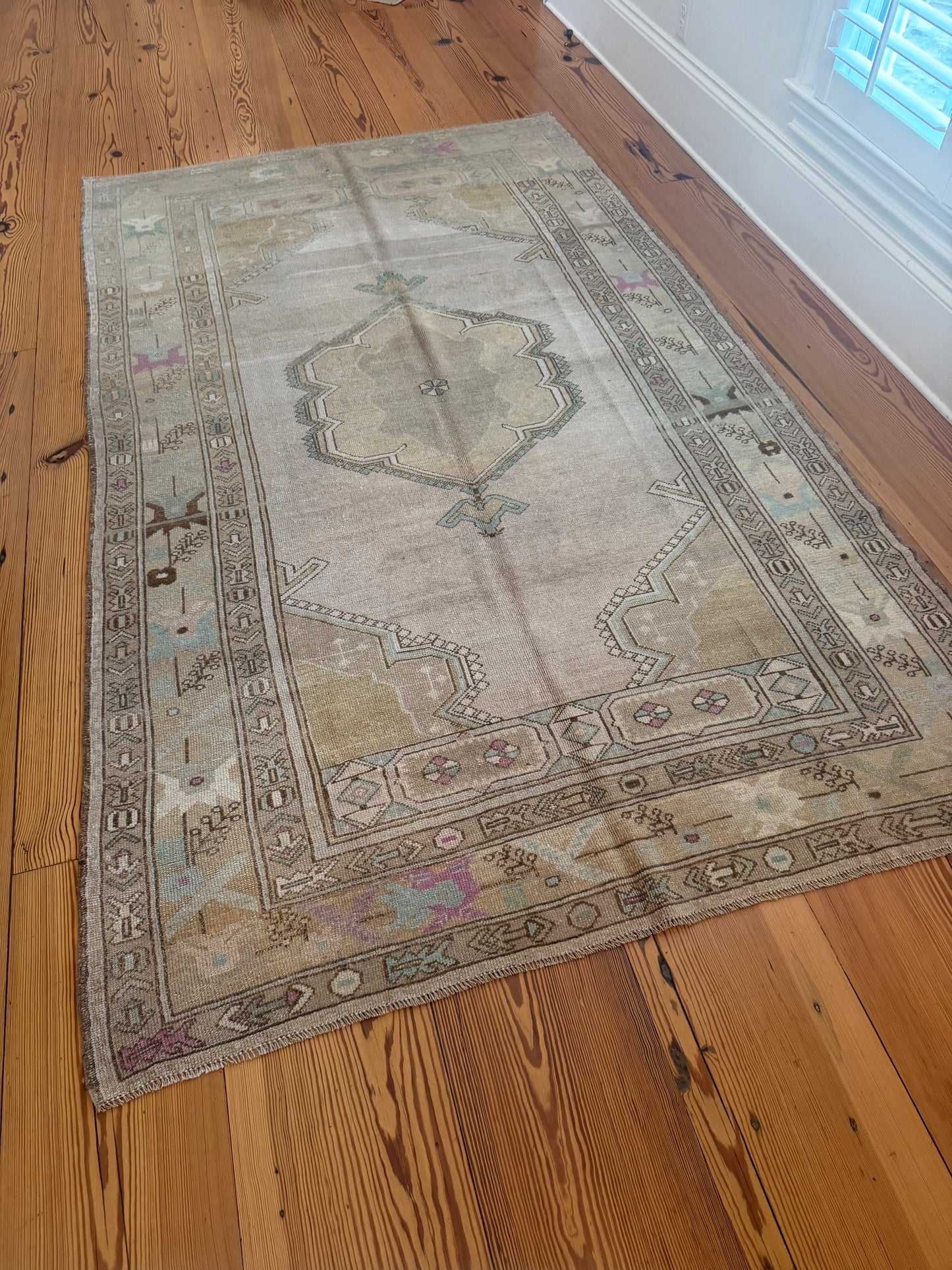 5'2" x 9' Area Rug with Pops of Color