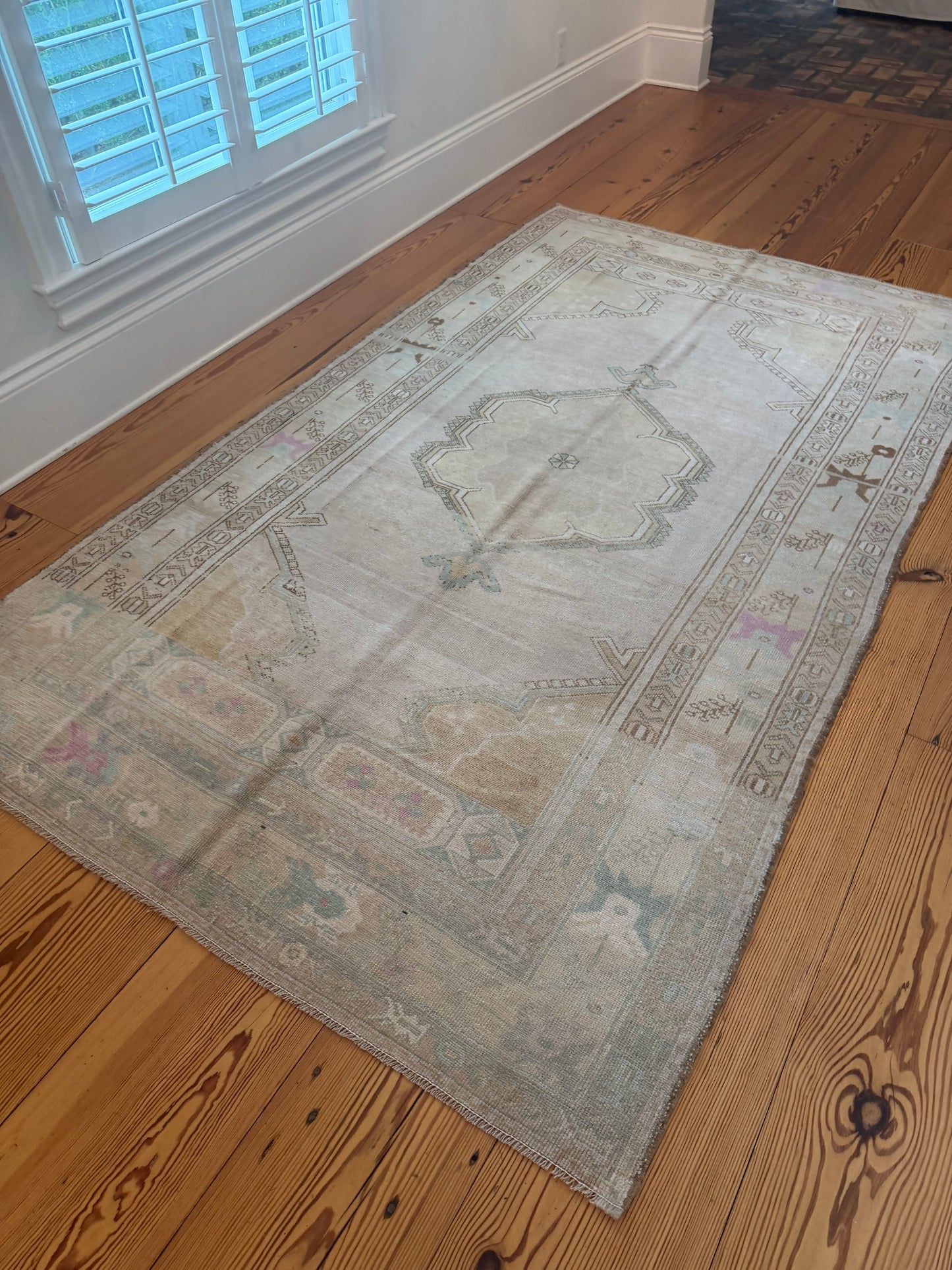 5'2" x 9' Area Rug with Pops of Color