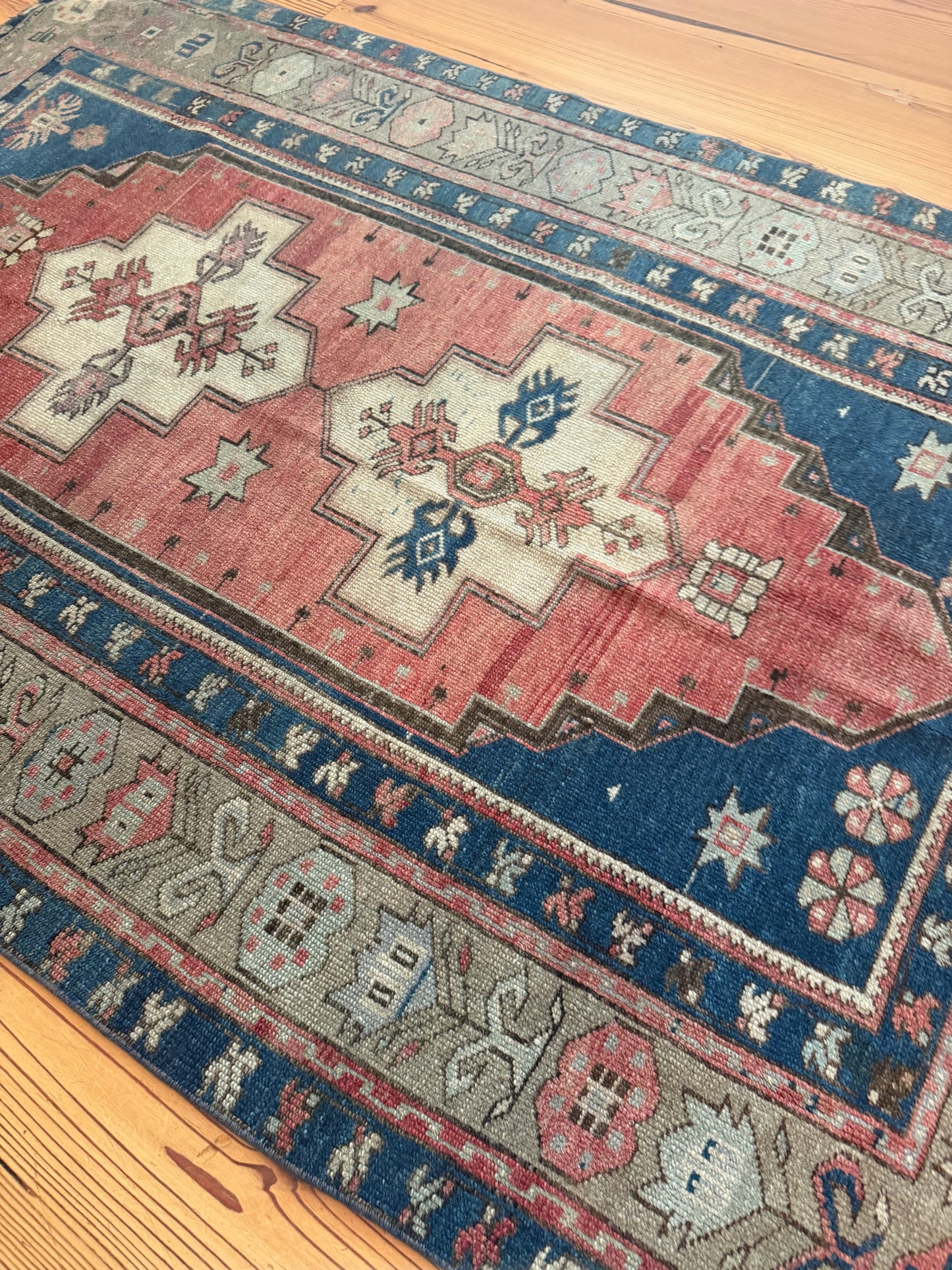 4'4" x 6'4" Area Rug with Navy and Red