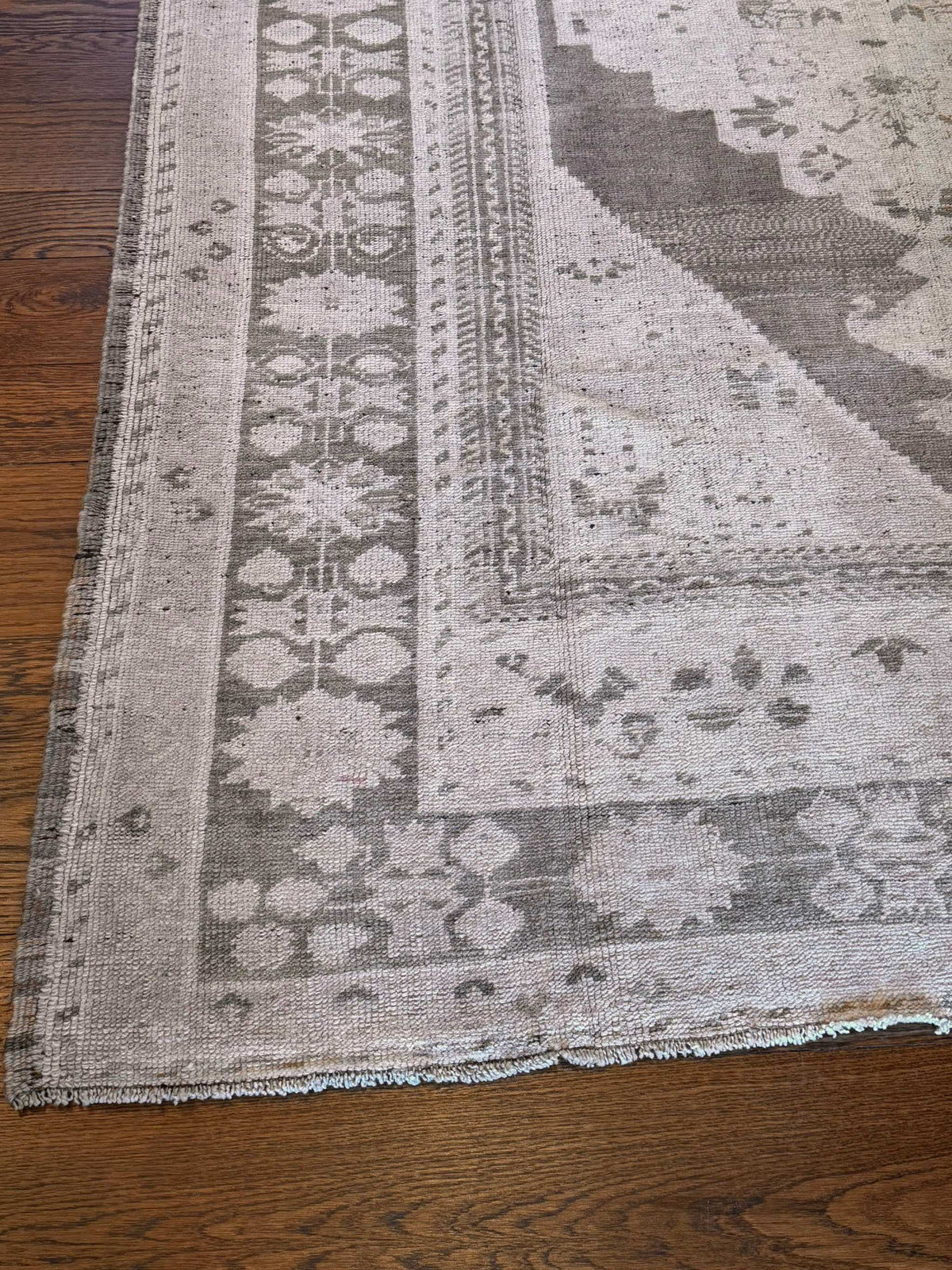 5’7”x9’1” Muted Olive Green and Mushroom Taupe Turkish Rug