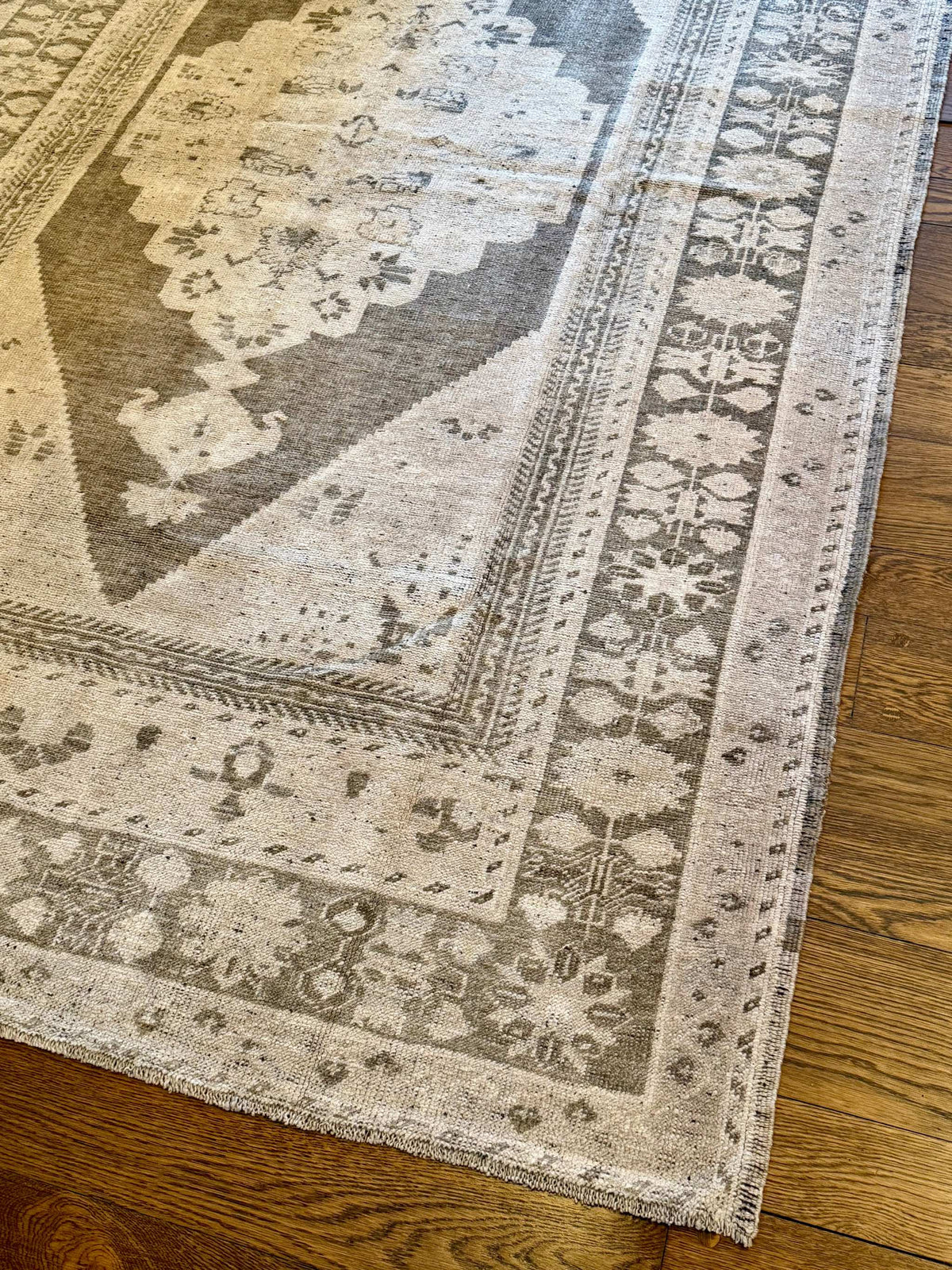 5’7”x9’1” Muted Olive Green and Mushroom Taupe Turkish Rug