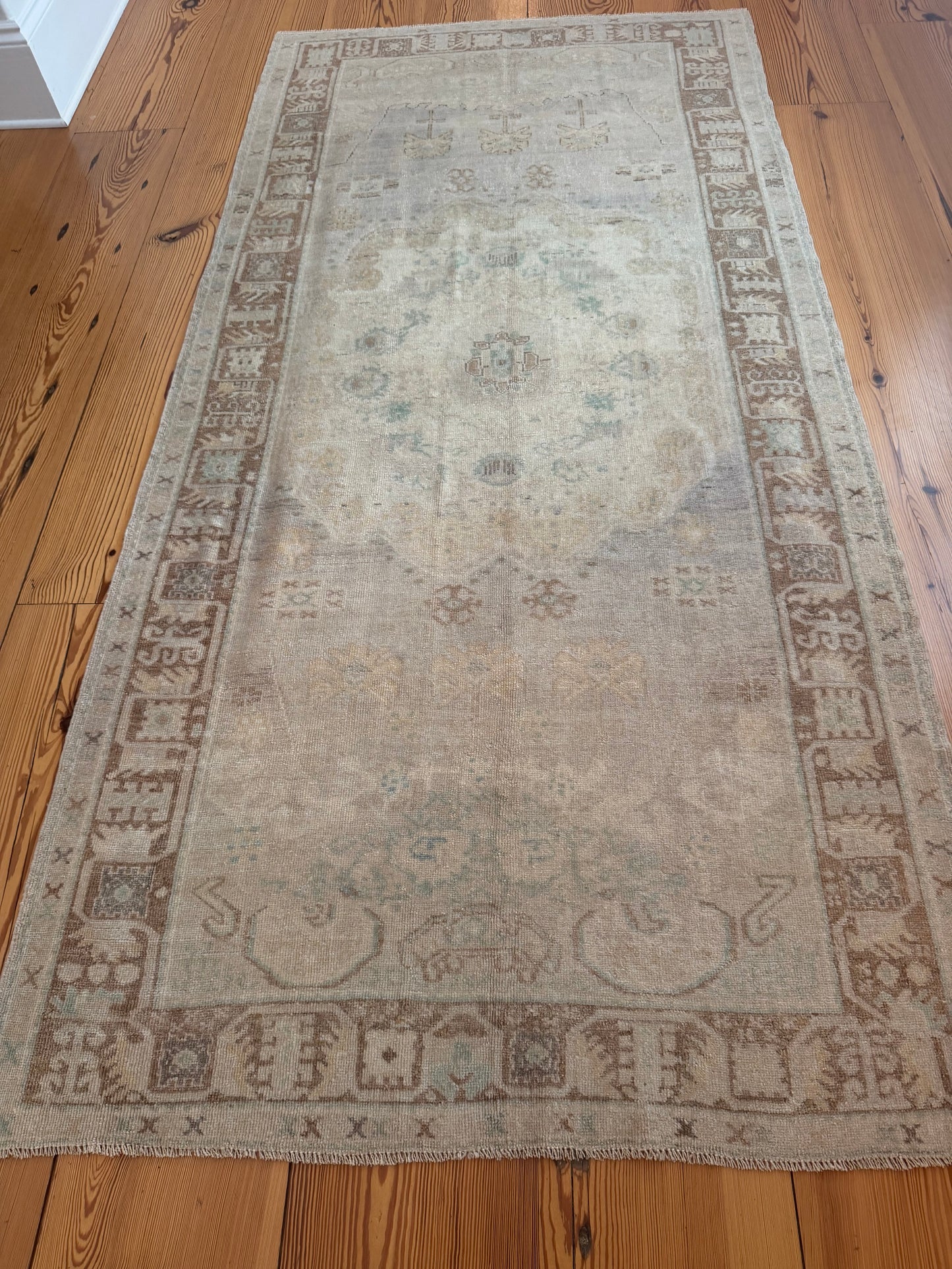 4'2" x 8'10" Area Rug