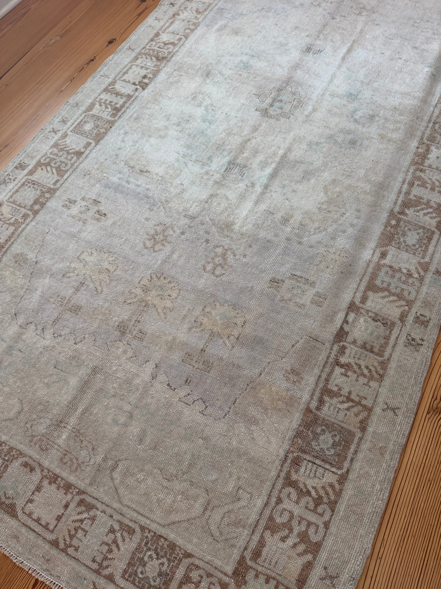 4'2" x 8'10" Area Rug