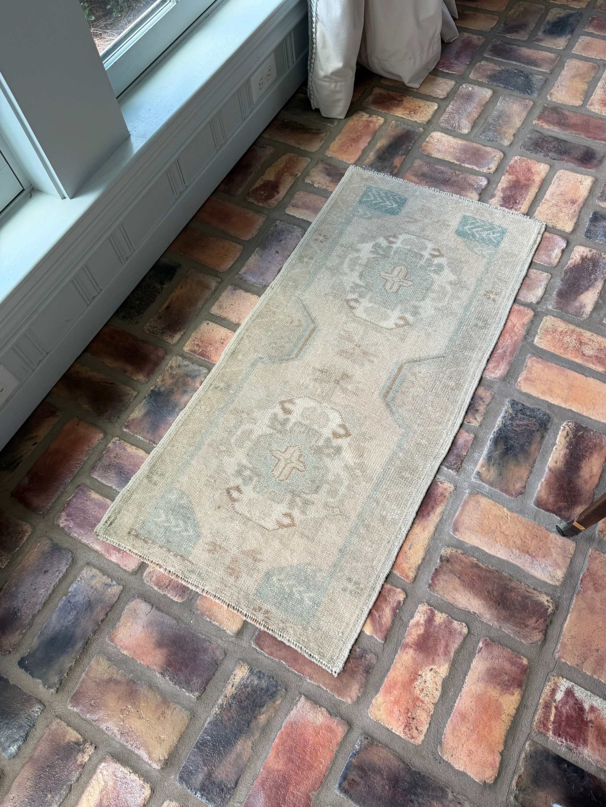 Small Oushak Rug with pale blue-gray and beige double cross medallion design, vintage hand-knotted wool, 1'9" x 3'7" size
