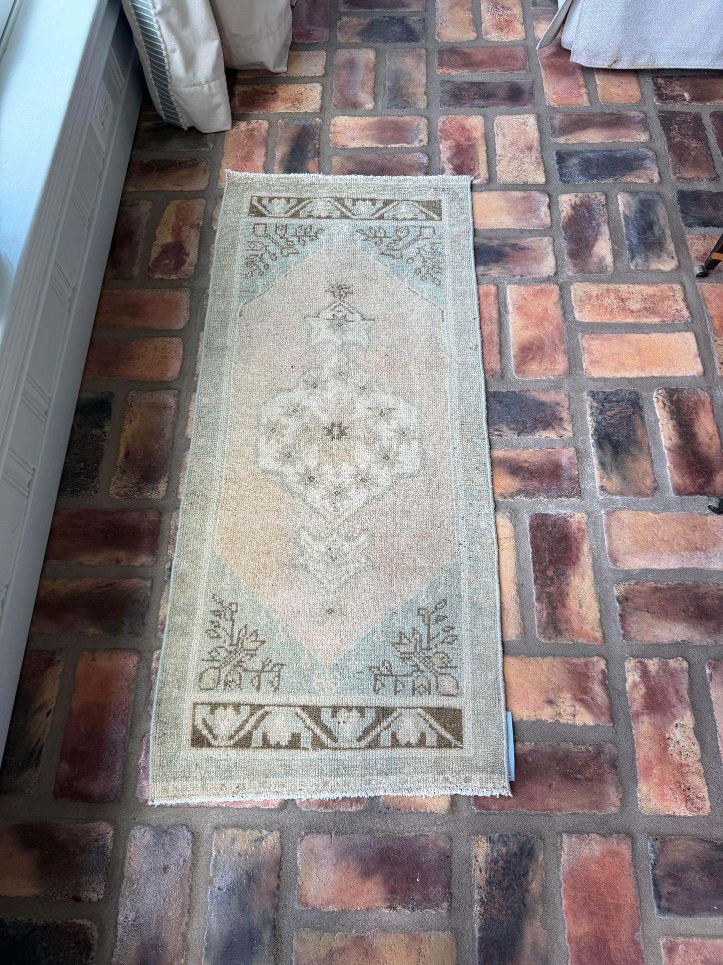 1'7.5" x 3'9" Small Turkish Rug