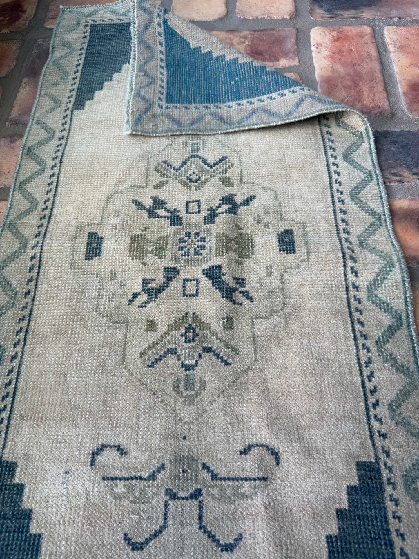 1'6" x 3'3" Small Rug with Slate Blue