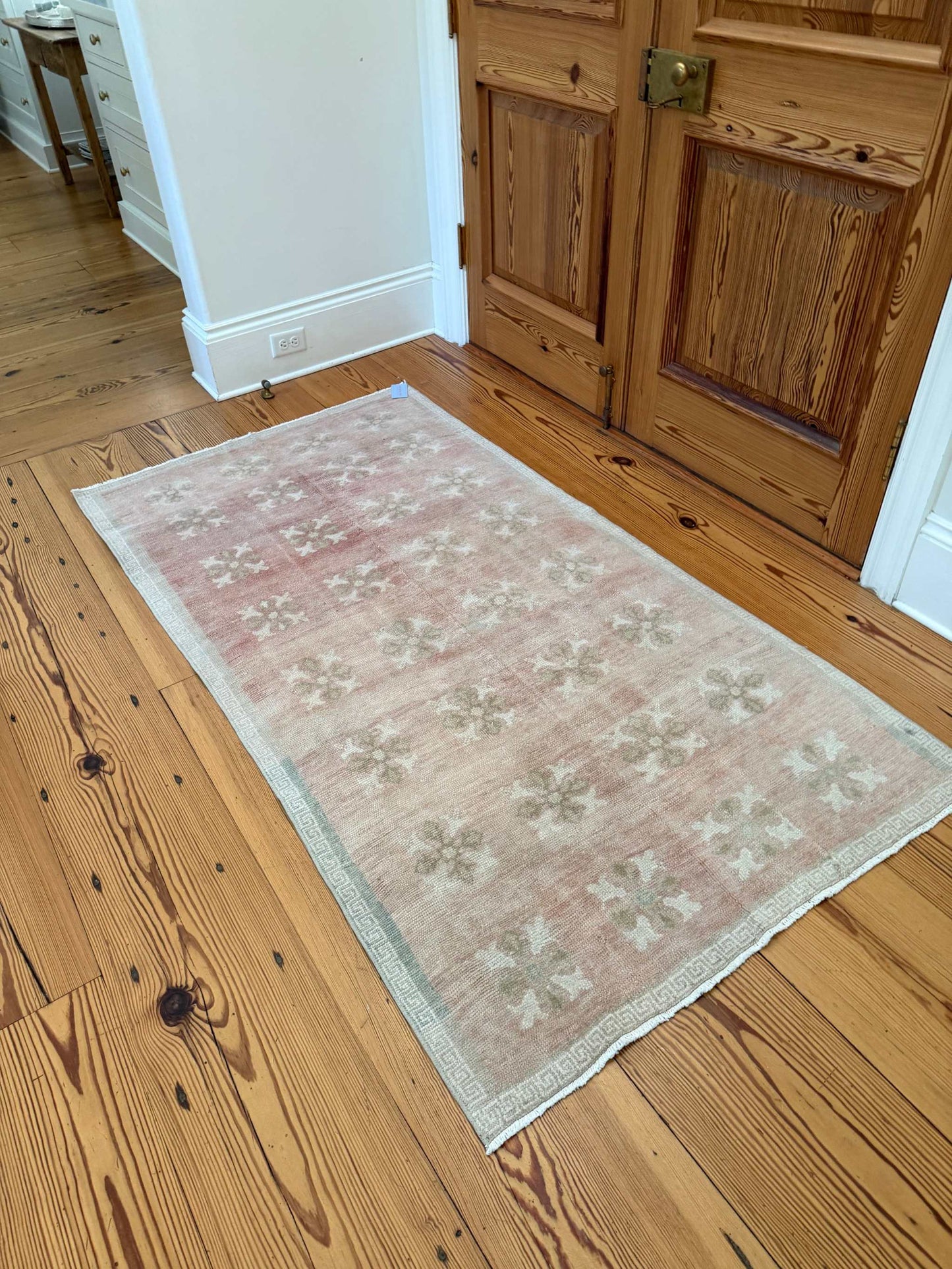 3'7" x 6'8" Area Rug with Blush and Pale Browns