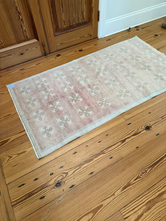 3'7" x 6'8" Area Rug with Blush and Pale Browns