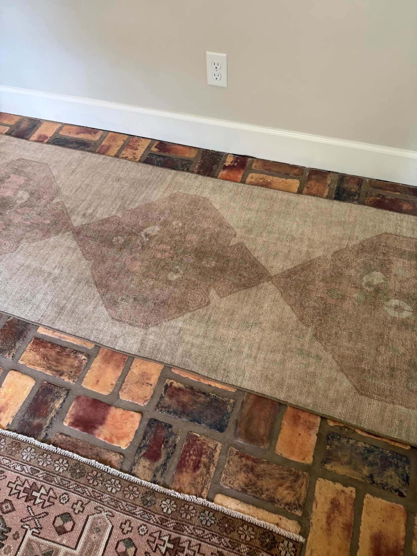 2'7" x 8'8" Turkish Runner with Brown