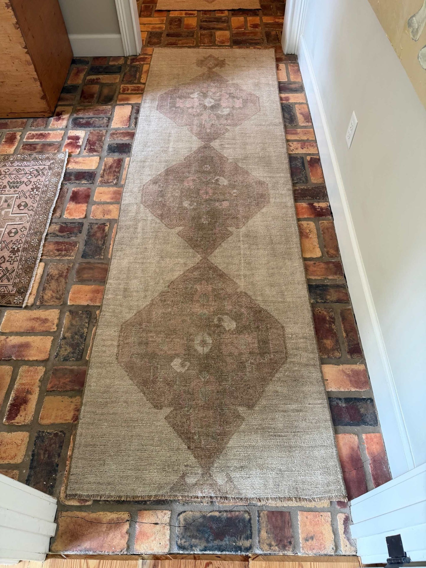 2'7" x 8'8" Turkish Runner with Brown